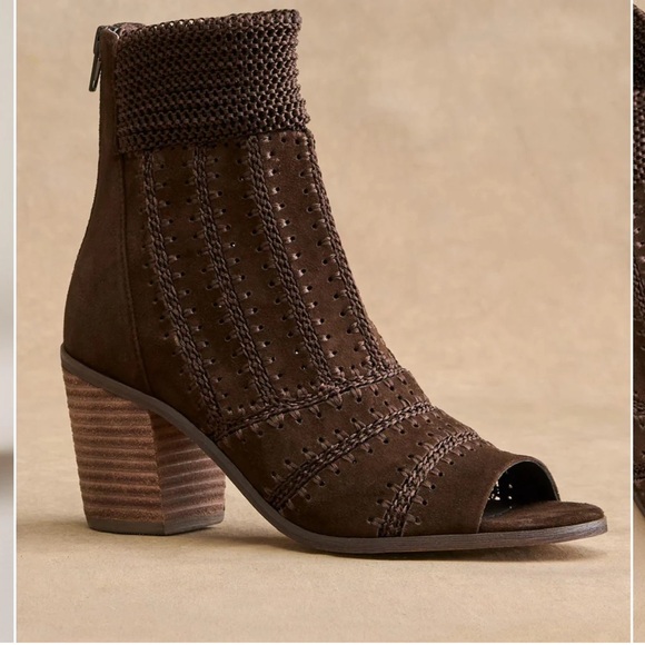 NWB Silent D Crochet Stitch Open Toe Booties Chocolate Brown size 38 EUR / 8 US - Picture 1 of 10
